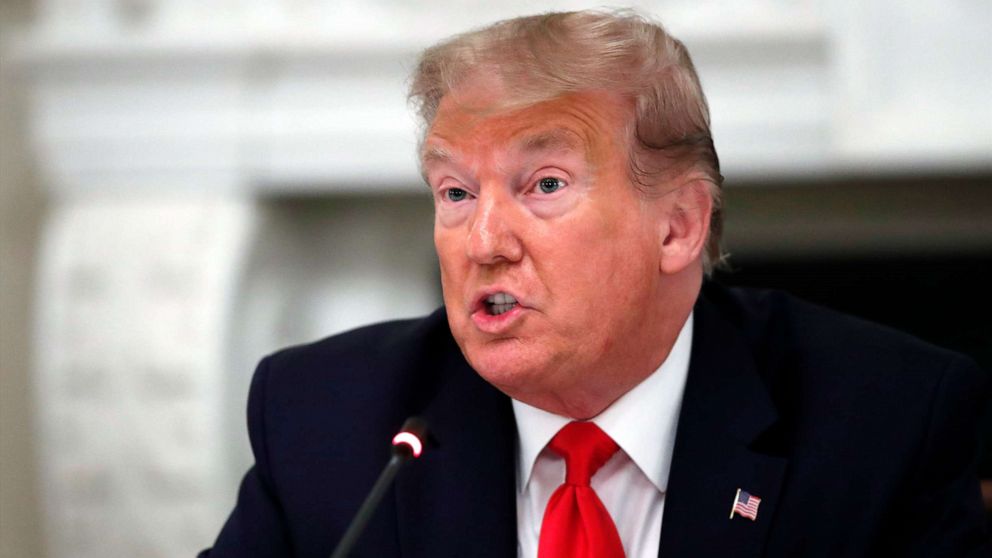 Trump pezullon të gjitha kërkesat për azil, do të rishikohen dhe lejet e qëndrimit